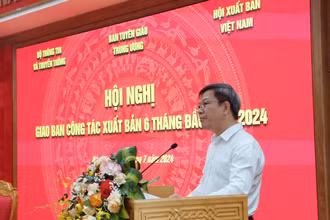 Đồng chí Tống Văn Thanh, Vụ trưởng Vụ Báo chí-Xuất bản, báo cáo đánh giá hoạt động xuất bản. 