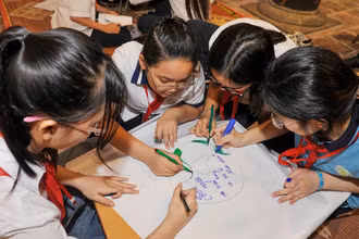 Các cơ sở giáo dục cần có các trao đổi chuyên đề về kỹ năng sử dụng mạng an toàn, nhận diện và xử lý các vấn đề phức tạp trên không gian mạng cho học sinh, sinh viên. (Ảnh minh họa)