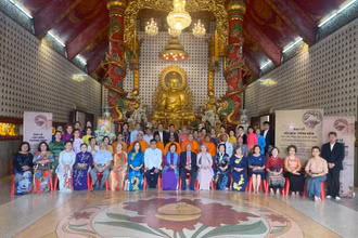 Cộng đồng người Việt Nam tại Udon Thani tổ chức đại lễ cầu siêu tưởng nhớ các liệt sĩ tại chùa Khánh An. 