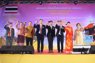 Lễ kỷ niệm 15 năm khánh thành chùa Một Cột ở tỉnh Khon Kaen.