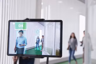 Nhận diện khuôn mặt bằng hệ thống Viettel eKYC.