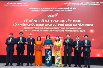 Trao Quyết định bổ nhiệm chức danh Giáo sư, Phó Giáo sư cho 3 giảng viên.