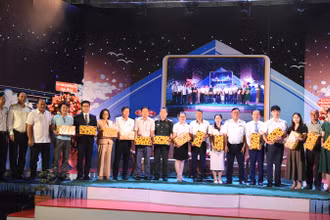 Cục Thuế tỉnh Tiền Giang tri ân những doanh nghiệp có nhiều đóng góp.