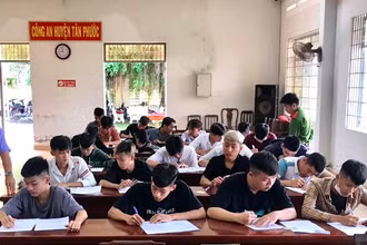 Các đối tượng viết tường trình sự việc. 