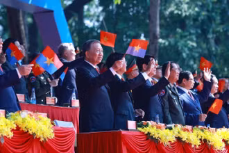 Các đồng chí lãnh đạo, nguyên lãnh đạo Đảng, Nhà nước và bạn bè quốc tế dự buổi lễ. (Ảnh TTXVN)