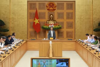 Phó Thủ tướng Trần Hồng Hà chủ trì cuộc họp về các giải pháp xử lý ô nhiễm không khí tại các địa phương. (Ảnh: TTXVN)