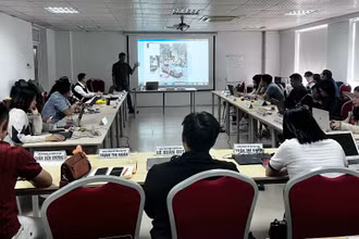 Lớp tập huấn “Kỹ năng chụp và biên tập ảnh bằng smartphone” sáng 21/3. (Ảnh: DIỆU THƯƠNG)