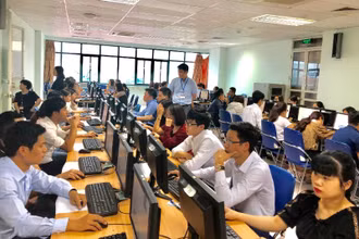 Các thí sinh tham dự kỳ thi tuyển công chức, viên chức. (Ảnh minh họa)