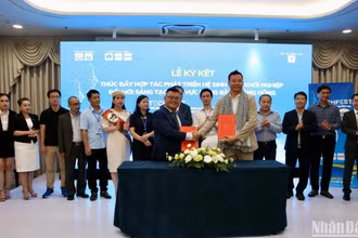Ký kết thỏa thuận hợp tác phát triển hệ sinh thái khởi nghiệp đổi mới sáng tạo vùng đồng bằng sông Hồng.