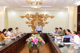 Đồng chí Phạm Gia Túc, Bí thư Tỉnh ủy Nam Định, Trưởng Ban Chỉ đạo phòng, chống tham nhũng, tiêu cực tỉnh phát biểu ý kiến tại cuộc họp.