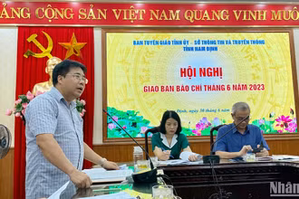 Đồng chí Đỗ Ngọc Hòa, Phó Giám đốc Sở Kế hoạch và Đầu tư tỉnh Nam Định cung cấp thông tin về tình hình phát triển kinh tế-xã hội trong 6 tháng đầu năm 2023 của tỉnh.