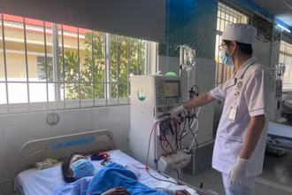 Lần đầu tiên bệnh nhân huyện Cần Giờ được chạy thận ngay tại địa phương.