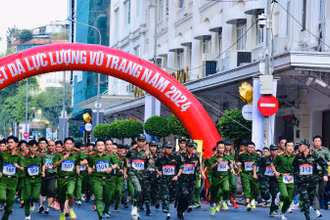 Đông đảo cán bộ, chiến sĩ lực lượng vũ trang Thành phố Hồ Chí Minh tham gia giải chạy. (Ảnh: Hữu Tân)