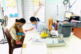 Chiến dịch tiêm vaccine phòng bệnh sởi cho trẻ từ 1-10 tuổi đã góp phần làm giảm đáng kể số ca mắc bệnh trong độ tuổi này.