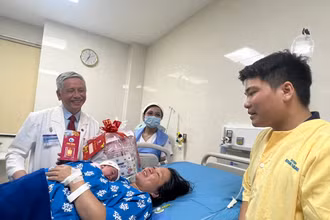 "Năm mới Giáp Thìn 2024 được dự báo là một năm với nhiều em bé “rồng vàng” ra đời, hy vọng chúng tôi có cơ hội được chăm sóc và chào đón các em ngay từ khi mới lọt lòng”, Bác sĩ CKII Trần Ngọc Hải, Giám đốc Bệnh viện Từ Dũ vui vẻ chia sẻ.