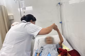 Bệnh nhân 80 tuổi mắc viêm não do virus herpes đã phục hồi sức khỏe.