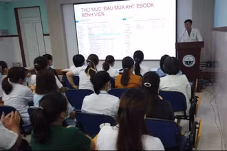 Bệnh viện Da liễu Thành phố Hồ Chí Minh tập huấn cho các nhân viên y tế về bệnh đậu mùa khỉ.