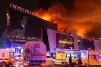 Hiện trường vụ tấn công khủng bố tại nhà hát Crocus City Hall ở Moskva, Nga, ngày 26/3 vừa qua. (Ảnh: BNE/TTXVN)