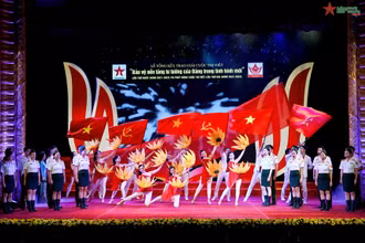 Chương trình nghệ thuật tại lễ trao giải cuộc thi viết "Bảo vệ nền tảng tư tưởng của Đảng trong tình hình mới". Ảnh: qdnd.vn