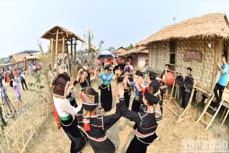 Không gian văn hóa vùng cao và hoạt động trưng bày, giới thiệu sản phẩm văn hóa, du lịch là điểm nhấn nổi bật trong chuỗi các hoạt động thuộc sự kiện Năm Du lịch quốc gia - Điện Biên và Lễ hội Hoa Ban Điện Biên 2024. Ảnh: ĐĂNG KHOA