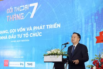 Thứ trưởng Tài chính Nguyễn Đức Chi phát biểu tại Chương trình.