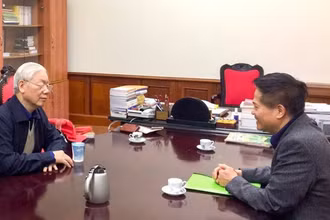 Tổng Bí thư Nguyễn Phú Trọng và PGS.TS Đào Duy Quát (Ảnh do nhân vật cung cấp)