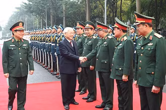 Tổng Bí thư, Chủ tịch nước Nguyễn Phú Trọng, Bí thư Quân ủy T.Ư với các đồng chí lãnh đạo Bộ Quốc phòng. Ảnh: ĐĂNG KHOA