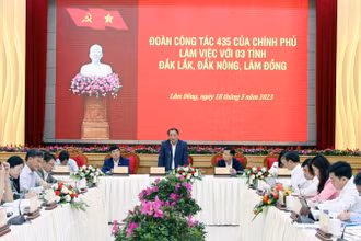 Đồng chí Nguyễn Văn Hùng phát biểu ý kiến tại buổi làm việc.
