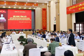 Đại diện sở, ngành phát biểu ý kiến tại hội nghị.