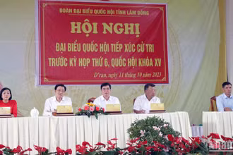 Đồng chí Phan Đình Trạc và các đại biểu Quốc hội khóa 15 tỉnh Lâm Đồng tiếp xúc cử tri huyện Đơn Dương.