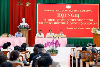 Đồng chí Phan Đình Trạc và các đại biểu Quốc hội khóa XV tỉnh Lâm Đồng tiếp xúc cử tri xã Ninh Gia, huyện Đức Trọng.