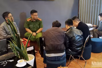 Lực lượng chức năng xử lý vụ việc.