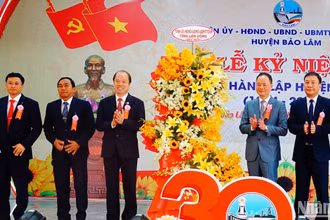 Lãnh đạo Tỉnh ủy, Ủy ban nhân dân tỉnh Lâm Đồng chúc mừng 30 năm thành lập huyện Bảo Lâm (1994-2024).