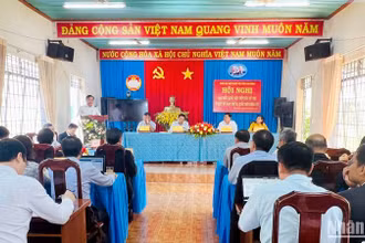 Quang cảnh buổi tiếp xúc cử tri xã Tân Thành, huyện Đức Trọng, Lâm Đồng.