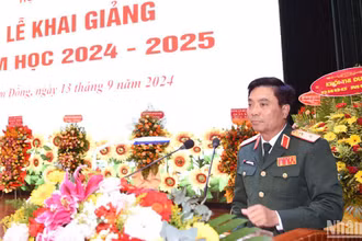 Phó Tổng Tham mưu trưởng Quân đội nhân dân Việt Nam, Trung tướng Nguyễn Doãn Anh phát biểu tại Lễ khai giảng.
