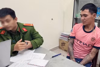 Đối tượng Đen tại cơ quan công an.