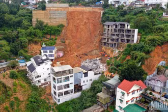 Hiện trường vụ sạt lở nghiêm trọng tại phường 10, thành phố Đà Lạt vào rạng sáng 29/6.
