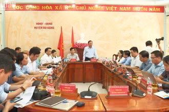 Lãnh đạo Ủy ban nhân dân huyện Bù Đăng thông tin các hoạt động hướng đến 50 năm giải phóng huyện Bù Đăng.