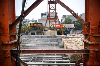Việc bảo đảm an toàn lao động luôn phải đặt lên hàng đầu. Ảnh: THÀNH ĐẠT