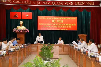 Đồng chí Phan Đình Trạc, Ủy viên Bộ Chính trị, Bí thư Trung ương Đảng, Trưởng Ban Nội chính Trung ương, Phó Trưởng ban Thường trực Ban Chỉ đạo phát biểu tại hội nghị. (Ảnh: TTXVN)