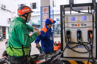Giá xăng dầu giảm hơn 1.000 đồng mỗi lít