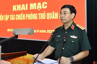 Đại tướng Phan Văn Giang phát biểu chỉ đạo diễn tập. (Ảnh: Báo Quân đội nhân dân)