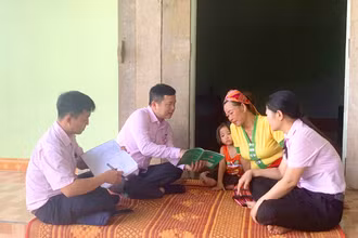 Trong 20 năm qua Ngân hàng Chính sách xã hội huyện Anh Sơn đã đã nỗ lực triển khai thực hiện hiệu quả nhiều chương trình tín dụng ưu đãi đối với hộ nghèo và các đối tượng chính sách khác. (Ảnh: Trang thông tin điện tử huyện Anh Sơn)