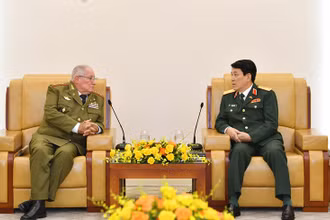 Đại tướng Lương Cường hội kiến Thượng tướng Álvaro López Miera. (Ảnh: Báo Quân đội nhân dân)