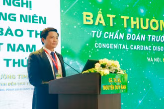 Giáo sư, Tiến sĩ Nguyễn Duy Ánh, Giám đốc Bệnh viện Phụ sản Hà Nội, chia sẻ thông tin về bệnh tim bẩm sinh tại Việt Nam.