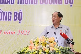 Thượng tướng Trần Quang Phương, Phó chủ tịch Quốc hội, phát biểu chỉ đạo tại tọa đàm. (Nguồn: Báo Quân đội nhân dân)