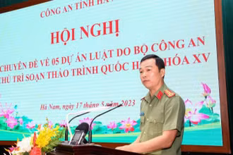 Đại tá Tô Anh Dũng, Giám đốc Công an tỉnh Hà Nam chủ trì hội nghị.