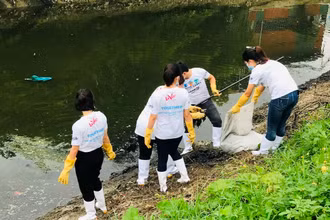Làm sạch nguồn nước để bảo vệ tài nguyên nước. (Ảnh: Tài nguyên và Môi trường)