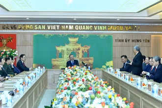 Tổng Bí thư Tô Lâm thăm, chúc Tết Đảng bộ, chính quyền và nhân dân tỉnh Hưng Yên.