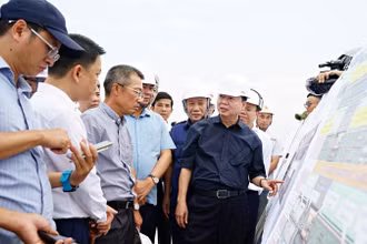 Phó Thủ tướng Chính phủ Trần Hồng Hà kiểm tra tiến độ xây dựng Cảng hàng không Quảng Trị.